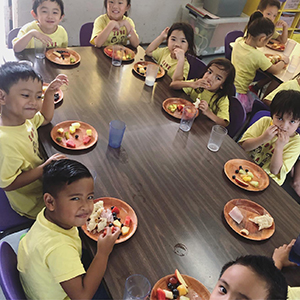 Love-A-Keiki-Learning-Center-kids-eating.jpg